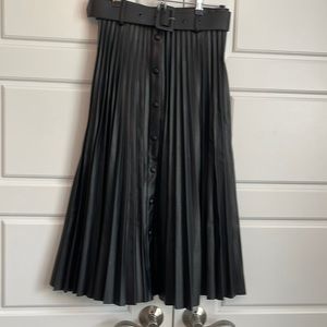 VENUS Elegant Black Button-Front Midi Skirt